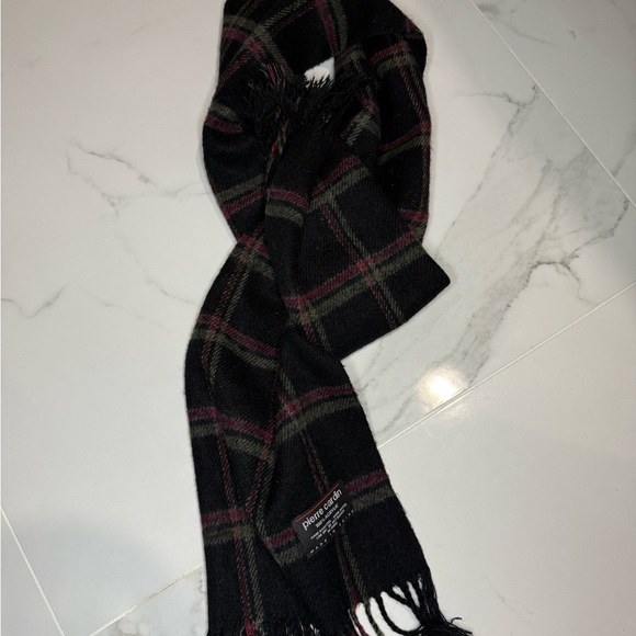 Pierre Cardin Scarf - Picture 2 of 4